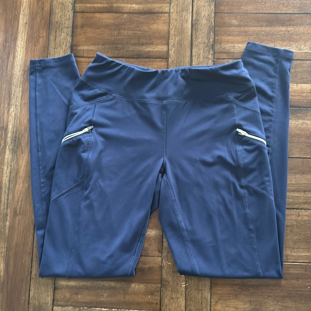 Woman’s athletic pants 👖